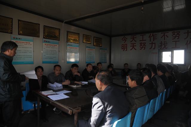 掘進(jìn)公司紅柳林項(xiàng)目部開放式班前會(huì)安全管理效果好