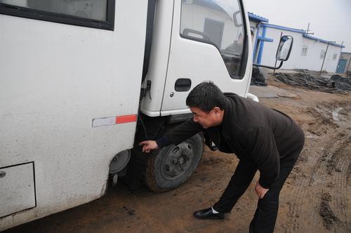 掘進公司曹家灘項目部機電運輸檢查保安全降影響