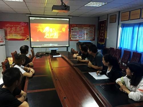 澄合分公司第十一項(xiàng)目部主題黨日觀影活動增強(qiáng)黨員奮進(jìn)動力