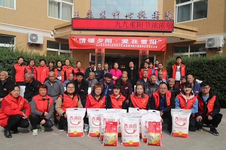 陜煤建設(shè)機(jī)電安裝公司：“情暖夕陽(yáng)·愛(ài)在重陽(yáng)”活動(dòng)走進(jìn)敬老院