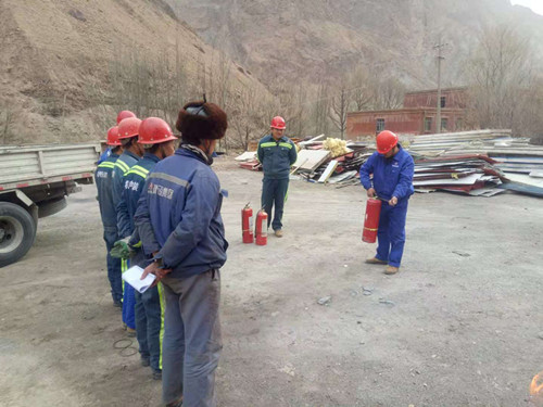 陜煤建設(shè)機電安裝公司酒鋼項目部組織消防日演練活動