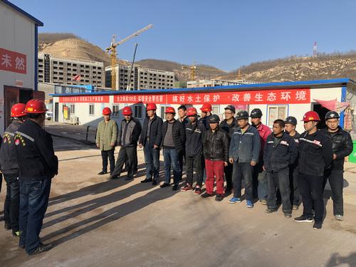 陜煤建設(shè)礦建二公司車村工地開展火災(zāi)應(yīng)急演練為安全生產(chǎn)保駕護(hù)航