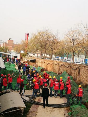 人心齊、泰山移，團結就是力量