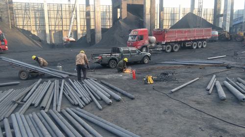 陜煤建設(shè)韓城分公司安裝六項目部年末奮力沖刺桑樹坪礦儲煤場鋼網(wǎng)架封閉工程受好評