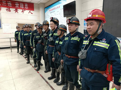 春節(jié)，堅守是最美“敬業(yè)?！?></div>
                                <div   id=