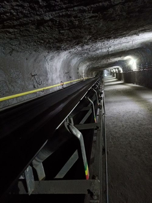 陜煤建設(shè)機(jī)電安裝公司承建的沙梁煤礦42煤大巷帶式輸送機(jī)安裝一次調(diào)試成功