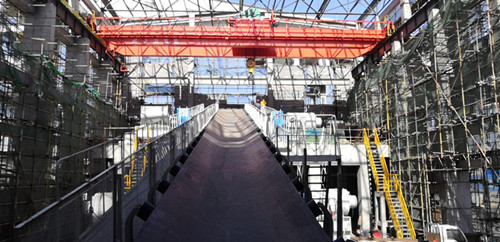 陜煤建設(shè)機電安裝公司承建的小保當煤礦主斜井帶式輸送機膠帶展放工作順利完成