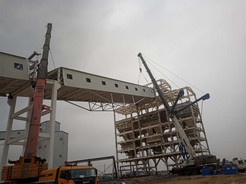 陜煤建設(shè)韓城分公司土建十項目部122T鋼桁架順利吊裝完成