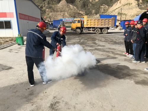 陜煤建設(shè)礦建二公司車村項目部安全演練提技能