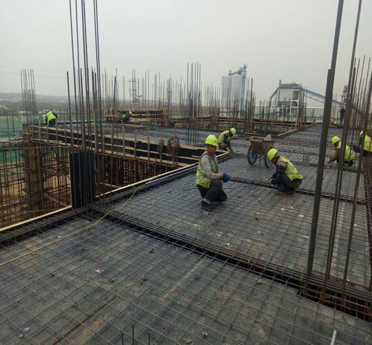 安全中求生產(chǎn)一順百順    隱患里強(qiáng)冒險一挫再挫