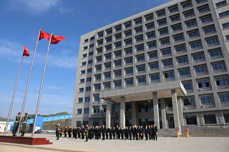 陜煤建設(shè)天工公司土建七部承建的彬長(zhǎng)鐵路運(yùn)輸公司綜合樓一次性驗(yàn)收合格