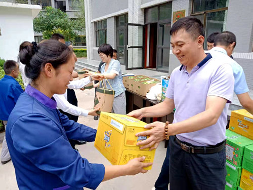 陜煤建設(shè)公司：高溫慰問送清涼，防暑降溫暖人心