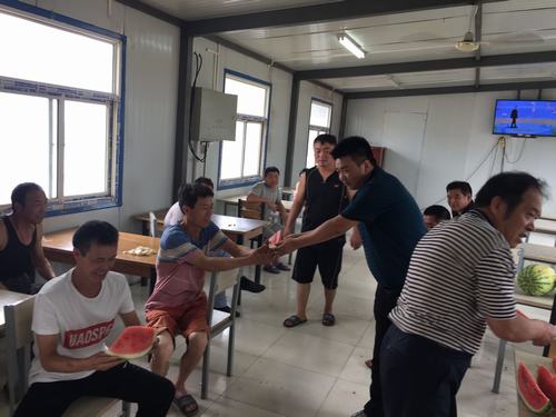 陜煤建設(shè)礦建二公司開展夏日“送清涼”活動