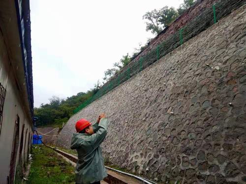 陜煤建設(shè)礦建二公司冶坪項(xiàng)目部開(kāi)展“雨季三防”專項(xiàng)檢查活動(dòng)