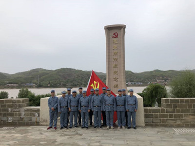 陜煤建設(shè)漢中分公司赴毛主席東渡黃河紀(jì)念碑開(kāi)展黨員紅色教育活動(dòng)