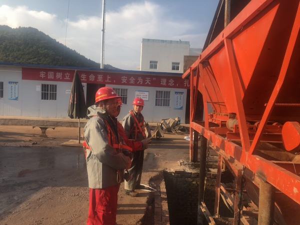 陜煤建設(shè)礦建二公司“保平安迎大慶”，大力開展節(jié)前安全大檢查