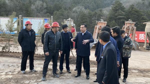 蒲白礦業(yè)公司黨委書(shū)記、董事長(zhǎng)沈顯華一行蒞臨陜煤建設(shè)礦建二公司建莊項(xiàng)目部檢查指導(dǎo)工作