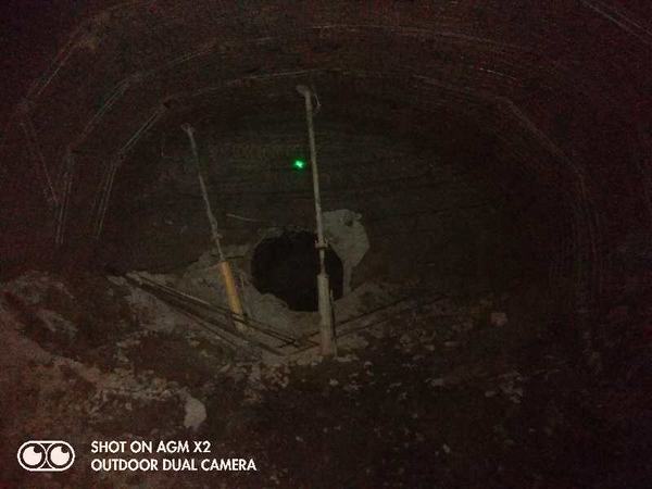 陜煤建設(shè)礦建二公司小保當(dāng)三項目部二號煤礦井底車場永久避難硐室與2-2煤輔助運輸大巷工程實現(xiàn)順利貫通