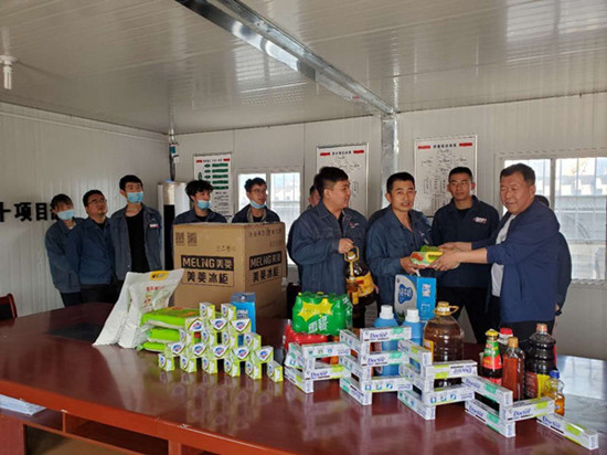 節(jié)日送祝福 慰問(wèn)鼓干勁