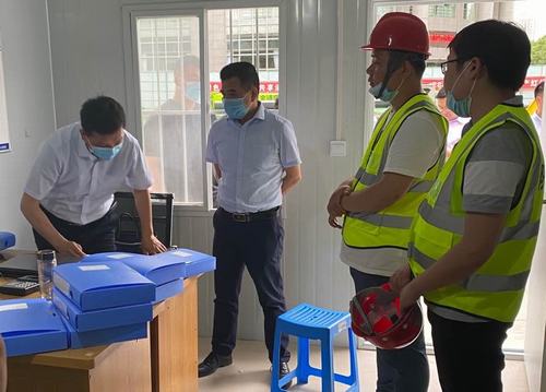 咸陽(yáng)市相關(guān)部門領(lǐng)導(dǎo)蒞臨城市停車場(chǎng)BOT 項(xiàng)目檢查指導(dǎo)工作