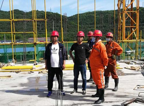 雙龍煤業(yè)公司領(lǐng)導(dǎo)蒞臨咸陽(yáng)分公司雙龍項(xiàng)目部檢查指導(dǎo)工作