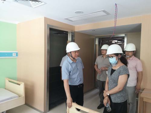 陜西煤化健強(qiáng)實(shí)業(yè)有限公司董事長(zhǎng)楊甲安蒞臨西煤機(jī)養(yǎng)老院項(xiàng)目檢查指導(dǎo)工作