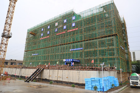 陜煤建設漢中分公司承建的漢鋼公司新建綜合辦公樓項目順利封頂