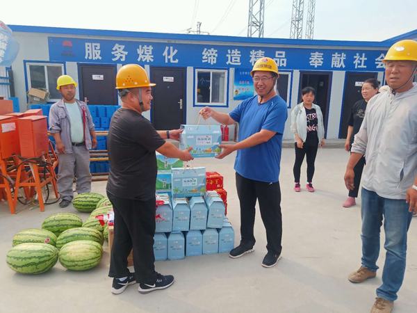 陜煤建設生產技術部“送清涼”慰問韓城分公司一線職工