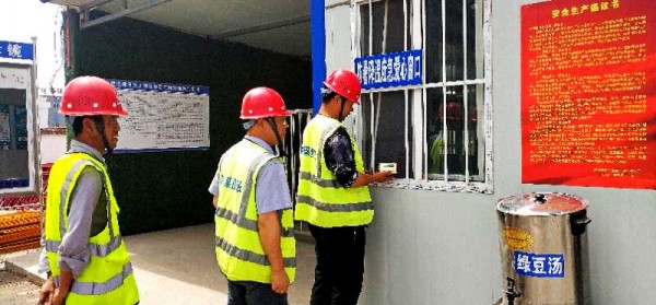 陜煤建設澄合分公司第十二項目部創(chuàng)建防暑降溫小窗口 展現(xiàn)為民服務大愛心
