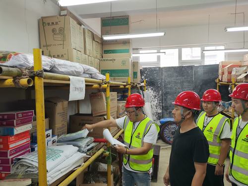 陜煤建設(shè)銅煤公司汛期檢查不走過(guò)場(chǎng)嚴(yán)抓現(xiàn)場(chǎng)