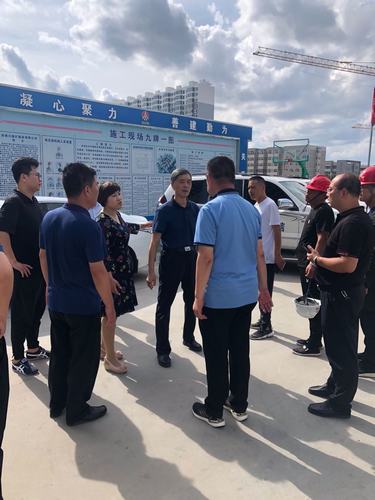 靖邊縣副縣長苗立群一行蒞臨陜煤建設銅煤公司第一項目部承建的金地華府工程檢查指導工作