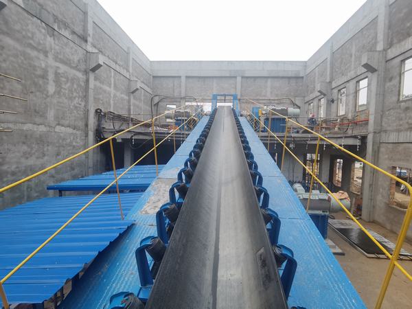 陜煤建設(shè)礦建二公司承建車村煤礦一號(hào)井主斜井膠帶輸送機(jī)成功試運(yùn)轉(zhuǎn)