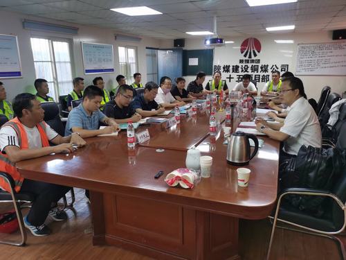 陜煤建設(shè)銅煤公司承建的藍(lán)山水岸通過優(yōu)質(zhì)結(jié)構(gòu)、綠色示范工程驗(yàn)收