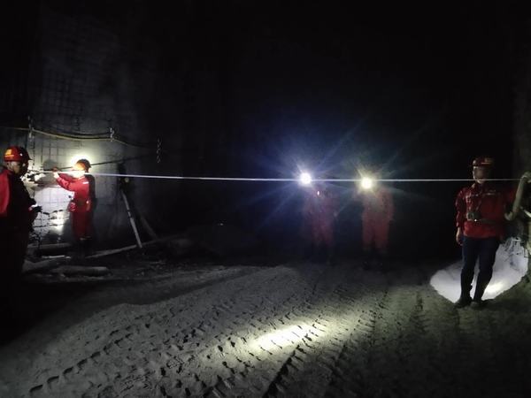 陜煤建設(shè)礦建二公司王峰回風(fēng)立井變電所順利通過檢查驗(yàn)收