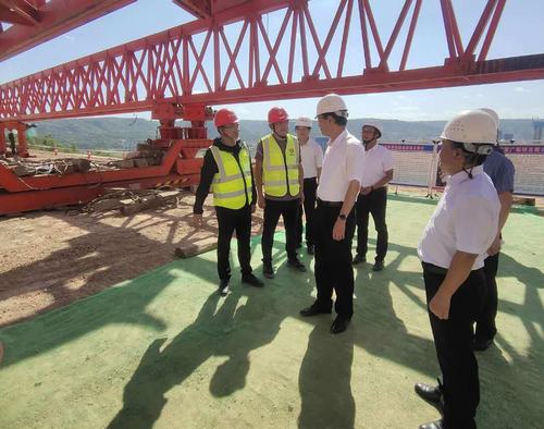 咸陽(yáng)市紀(jì)檢委書記蒞臨銀西高鐵彬州東站前廣場(chǎng)項(xiàng)目檢查指導(dǎo)工作