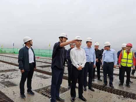 彬州市委書記鐘偉蒞臨銀西高鐵彬州東站前廣場(chǎng)項(xiàng)目檢查指導(dǎo)工作