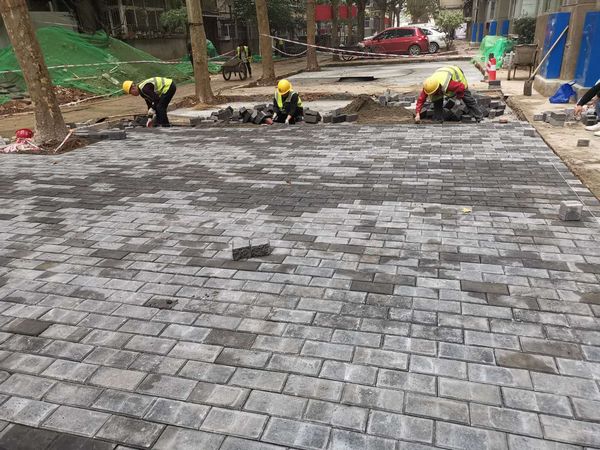 陜煤建設(shè)天工公司土建十五抗洪防雨有序推進(jìn)“三供一業(yè)”改造項目施工