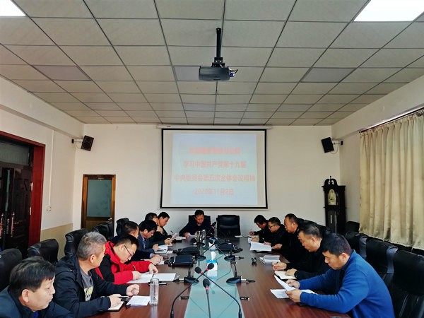 陜煤建設澄合分公司學習宣傳黨的十九屆五中全會精神引發(fā)干部職工熱議