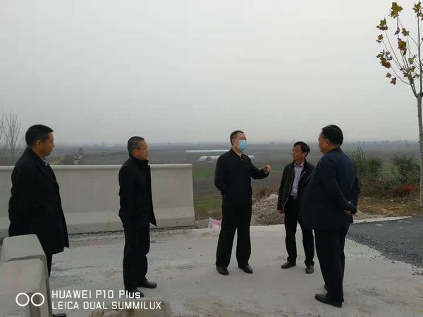大荔縣縣長杜鑫深入陜煤建設澄合分公司G242大荔過境段公路建設項目檢查指導工作