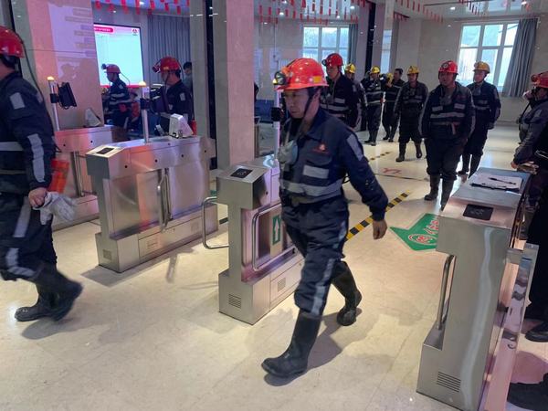 陜煤建設(shè)韓城分公司安裝三項(xiàng)目部持之以恒打贏排水系統(tǒng)安裝“持久戰(zhàn)”