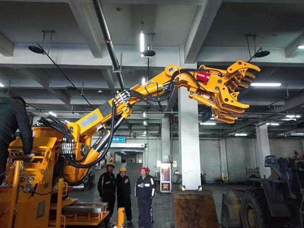 陜煤建設(shè)澄合分公司第二機(jī)電安裝隊(duì)管路抓舉車新技術(shù)培訓(xùn)學(xué)習(xí)