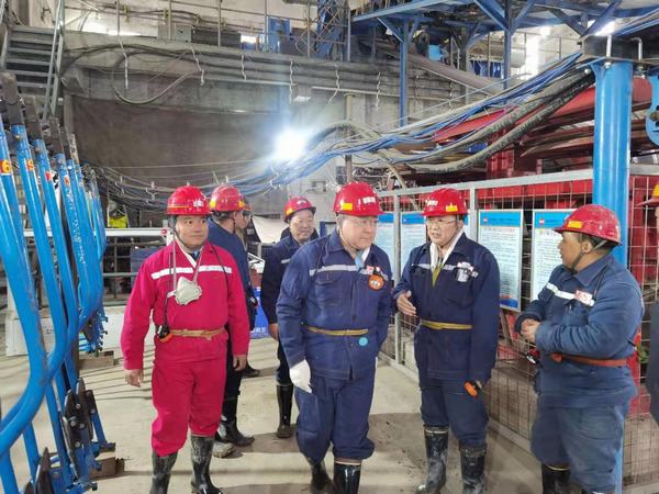 延能集團(tuán)黨委副書記、總經(jīng)理李斌一行赴陜煤建設(shè)礦建二公司車村項(xiàng)目部調(diào)研