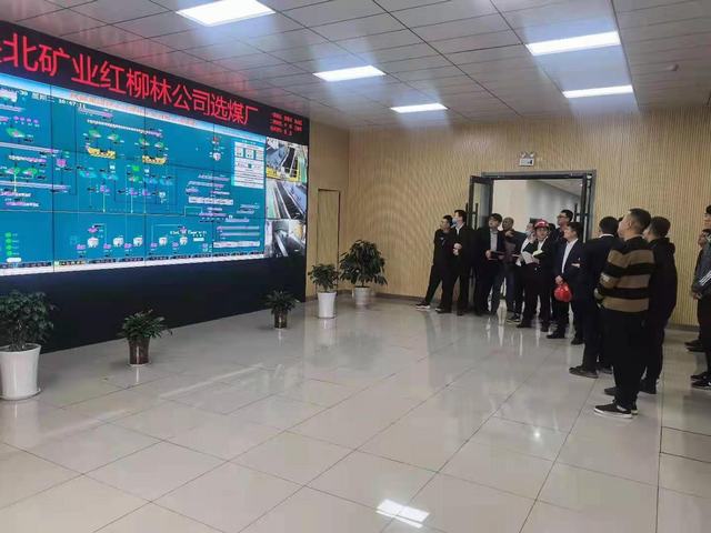 榆北煤業(yè)榆林選煤分公司一行到陜煤建設(shè)洗選煤運(yùn)營公司紅柳林洗煤廠項(xiàng)目部對標(biāo)交流洗煤廠安全生產(chǎn)標(biāo)準(zhǔn)化工作