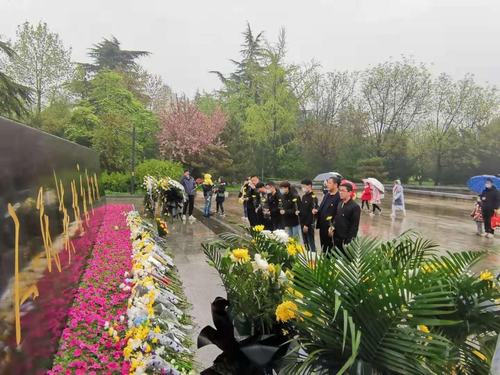 陜煤建設(shè)銅煤公司第二項(xiàng)目部黨支部開展“緬懷革命先烈、重溫革命歷史”主題黨日活動(dòng)