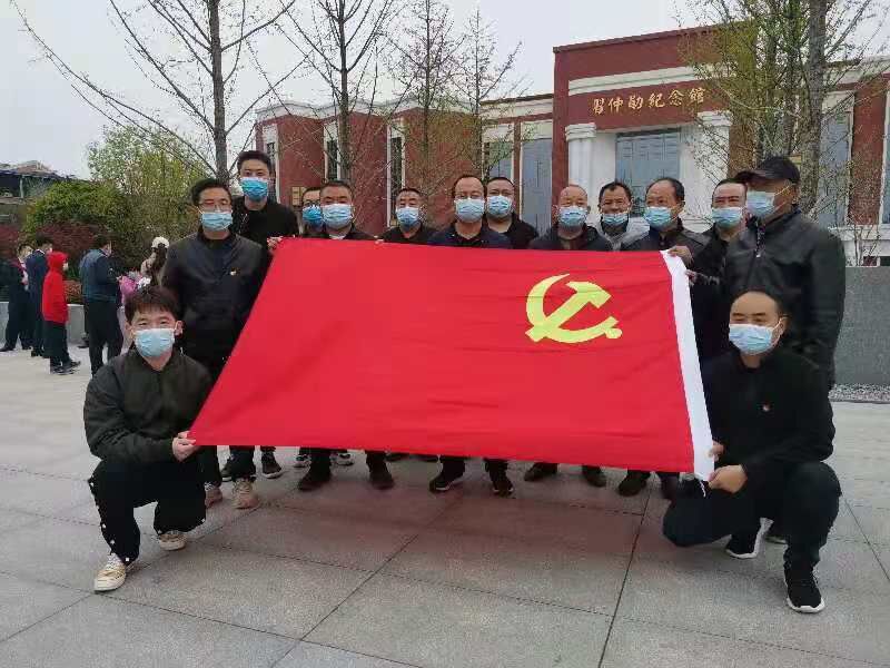 陜煤建設(shè)天工公司土建第十二黨支部開展“祭掃烈士陵園，緬懷革命先烈”主題黨日活動(dòng)