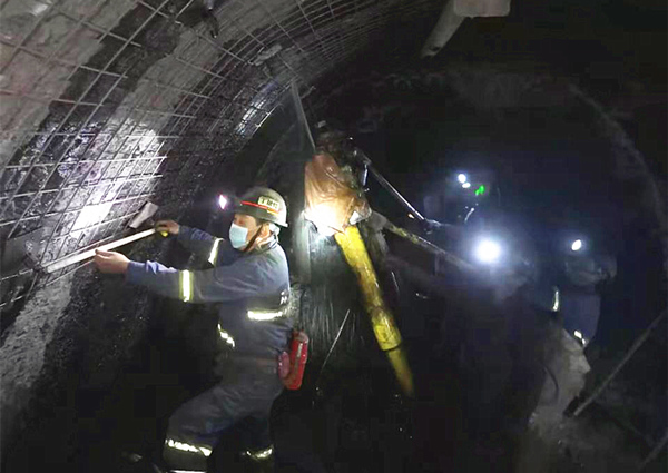 陜煤建設(shè)礦建三公司：貫通啦！雙龍項(xiàng)目部二盤區(qū)運(yùn)輸大巷與10#聯(lián)巷“牽手”成功