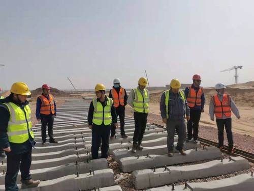 陜煤建設(shè)路橋分公司榆林化學(xué)鐵專線首段路基工程通過交工驗收