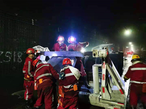 陜煤建機(jī)電安裝公司曹家灘項目部順利完成皮帶回撤工程