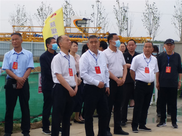 河南長(zhǎng)葛市政協(xié)黨組書記、主席寇永志一行調(diào)研河南龐源塔式起重機(jī)制造項(xiàng)目建設(shè)情況