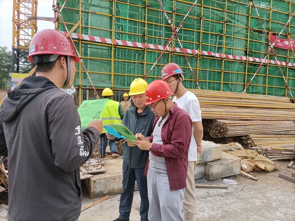 陜煤建設(shè)渭南分公司第五項目部“安全志愿者”宣傳隊在行動